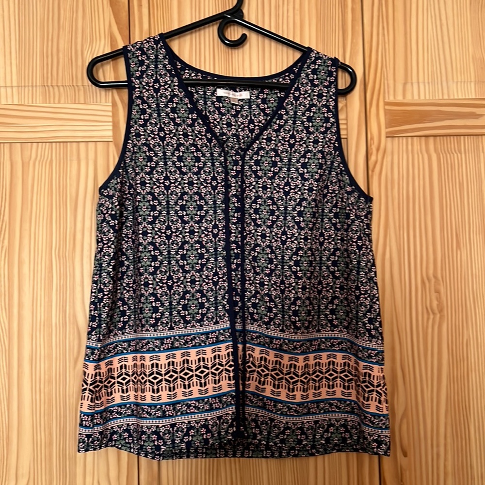 Skies Are Blue V-Neck Sleeveless Sz M